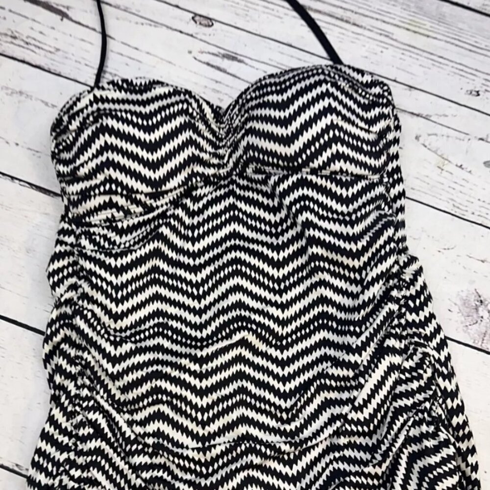 Apt.9 One piece black zig zag Pin Up  skirt beach Pool Flattering swimsuit L